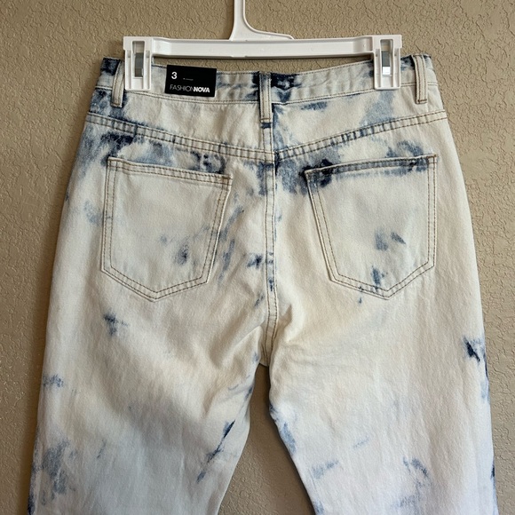 NEW Bleach Blue Wash Distressed Jeans Size 3 from Fashion Nova - Picture 7 of 11